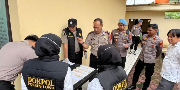 Komitmen Zero Narkoba Tanpa Kompromi, Propam Polres Luwu Tes Urine PJU dan Personel