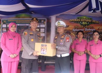 Kapolres Tana Toraja dan Ketua Bhayangkari Kunjungi Pos Ops Ketupat