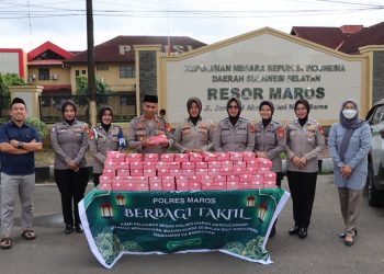 Sihumas dan Sium Polres Maros Berbagi Takjil, Pererat Silaturahmi di Bulan Ramadan