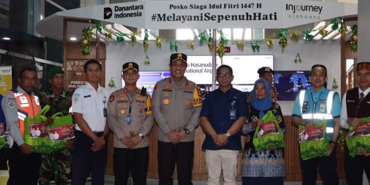 Kapolres Maros Dampingi Kapolda Sulsel Tinjau Pos Pelayanan Bandara Sultan Hasanuddin, Pantau Arus Mudik Jalur Udara