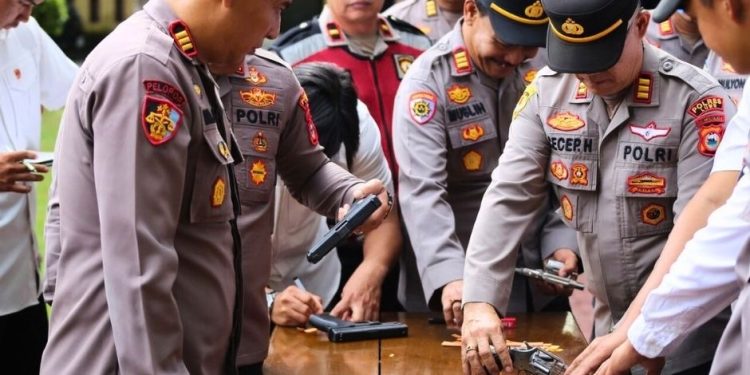 Kapolres Luwu Pimpin Apel Pagi dan Pemeriksaan Senpi, Tegaskan Disiplin Serta Kepatuhan Prosedur