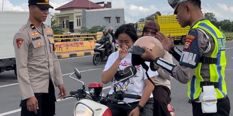 Berikan Rasa Aman Jelang Berbuka, Pamapta Polres Maros Pimpin Patroli Balap Liar