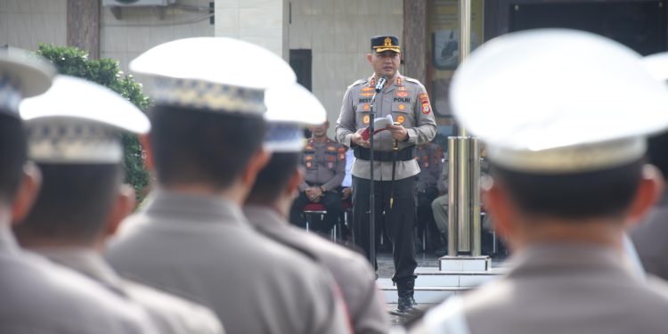 Kapolres Bulukumba Pimpin Apel Gelar Pasukan Dalam Rangka Pengamanan Arus Mudik dan Balik
