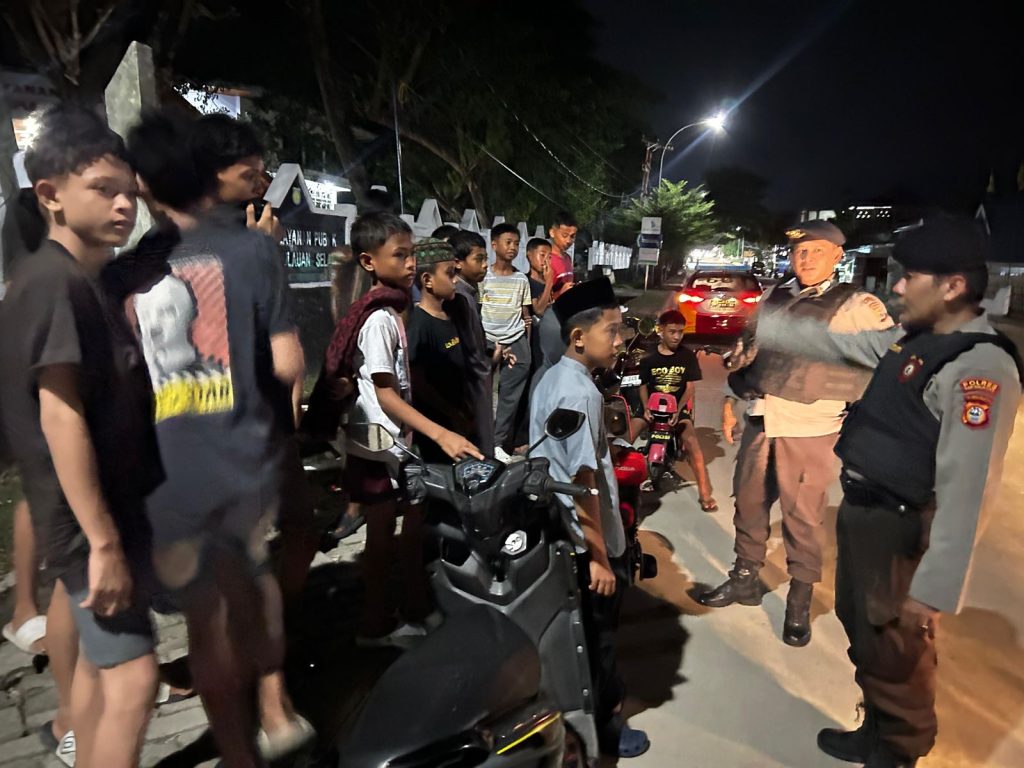 Sabhara Polres Selayar Bubarkan Lomba Lari Anak yang Tutup Jalan Poros di Kota Benteng