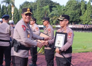 Kapolda Sulsel Beri Penghargaan ke Polres Luwu Atas Raihan Terbaik Umum Berita Viral Positif