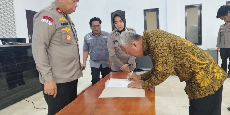 Primkoppol Polres Selayar Kembali Bagikan Sisa Hasil Usaha Kepada Anggota Dalam RAT