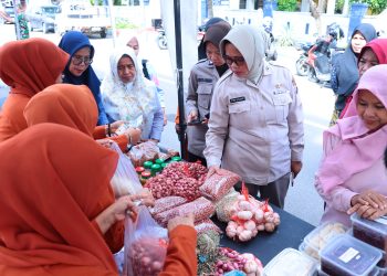 Stabilkan Kebutuhan Pokok, Polres Sidrap Gelar Pasar Murah Jelang Idul Fitri