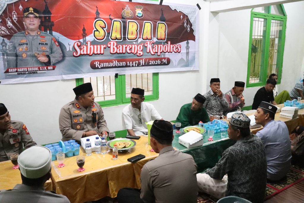 Kapolres Jeneponto Sahur Bareng Masyarakat di Arungkeke, Ajak Jaga Kamtibmas