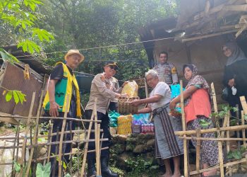 Salurkan Bantuan Pangan Ramadhan, Kapolres Tator: Polri Hadir Bantu Warga