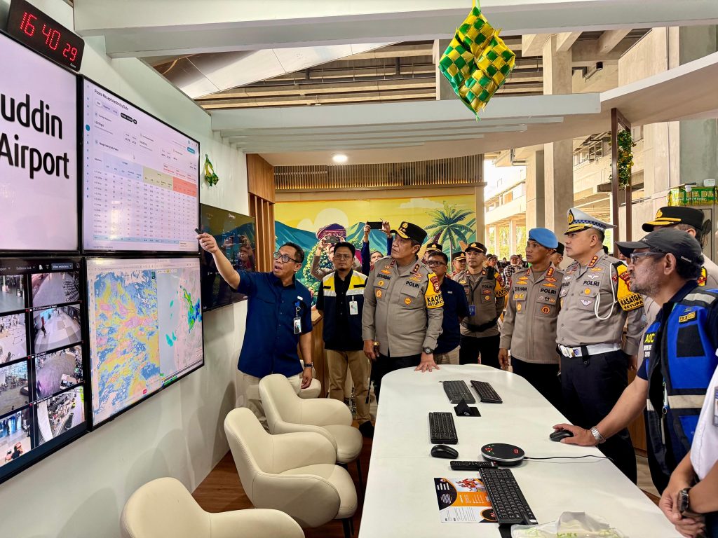 Dirlantas Polda Sulsel Dampingi Kapolda Tinjau Posko Operasi Ketupat 2026 di Sejumlah Daerah