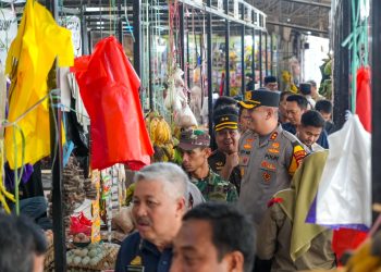 Kapolres Pinrang Bersama Forkopimda Cek Ketersediaan dan Harga Sembako di Pasar Sentral