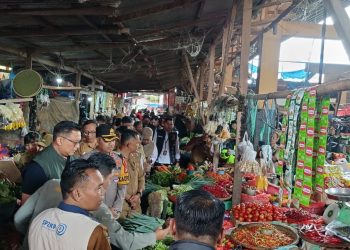 Bersama Bapanas dan Pemkab, Kapolres Toraja Utara Pantau Harga Pangan Jelang Idul Fitri