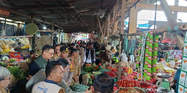 Bersama Bapanas dan Pemkab, Kapolres Toraja Utara Pantau Harga Pangan Jelang Idul Fitri