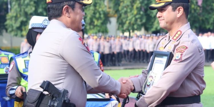 Kapolrestabes Makassar Terima Penghargaan, Raih Terbaik Umum Pelaksanaan Ops Ketupat 2026