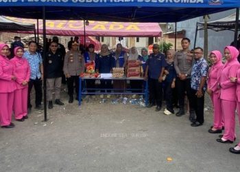 Personel Polres Bulukumba dan Pengurus Bhayangkari Serahkan Bantuan ke Korban Terdampak Kebakaran