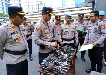 Tekan Potensi Pelanggaran, Kapolrestabes Makassar Pimpin Langsung Pemeriksaan Senpi Anggota