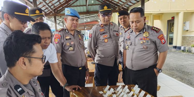 Cegah Penyalahgunaan Narkoba, Kapolres Jeneponto Pimpin Pemeriksaan Urine dan Senjata Api Personel