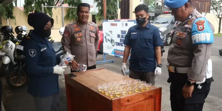 ‎Komitmen Cegah Penyalahgunaan Narkoba, Polres Pinrang Tes Urine Personel
