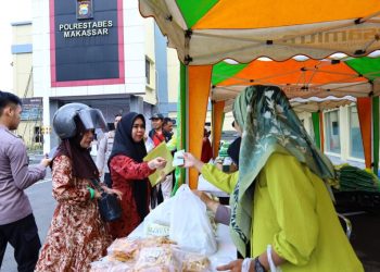 Kegiatan Gerakan Pangan Murah Polrestabes Makassar di Serbu Masyarakat