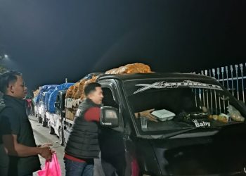 Personel Satreskrim Polres Bone Gelar Sahur On The Road Sekaligus Berbagi ke Masyarakat
