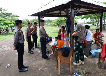 Personel Polrestabes Makassar Beri Pengamanan di Sejumlah Objek Wisata Pasca Lebaran