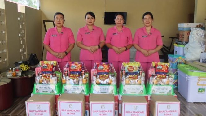 Beri Semangat Dalam Bertugas, Bhayangkari Cabang Toraja Utara Kunjungi Pos Ops Ketupat 2026