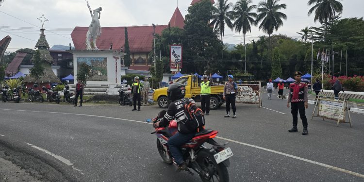 Wujud Pelayanan Humanis Polri, Personel Polres Tana Toraja Amankan dan Atur Lalu Lintas Saat Car Free Day