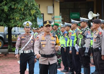 Pimpin Apel Gelar Pasukan, Kapolres Maros Turunkan Ratusan Personel Untuk Kawal Malam Takbiran