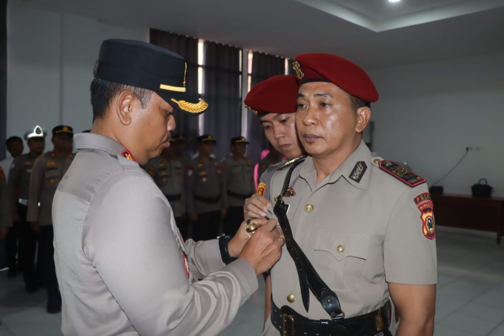 Kapolres Toraja Utara Lantik Akp Muh Arif Sebagai Kasat Narkoba Yang Baru‎