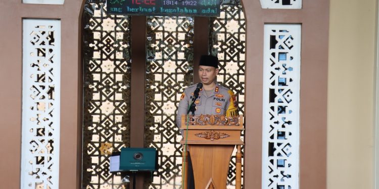 Kapolres Tana Toraja Sampaikan Pesan Kamtibmas Dalam Khutbah Jumat