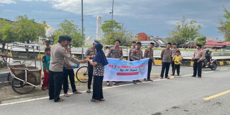 Peringati HUT ke-74 Korps Sabhara, Sat Samapta Polres Selayar Berbagi Takjil Ramadhan