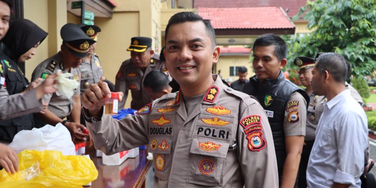 Kapolres Maros bersama Personel Jalani Tes Urine Mendadak