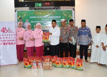 Personel Polres Palopo dan Bhayangkari Buka Puasa Bersama Anak Yatim