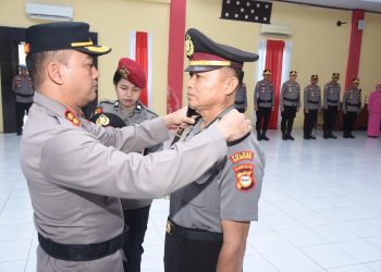 Kapolres Bulukumba Pimpin Upacara Kenaikan Pangkat Pengabdian 2 Personel