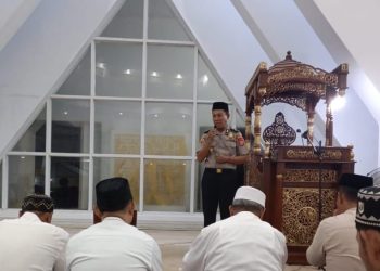 Lanjutkan Tarwih Keliling, Kabag Log Polres Selayar Beri Himbauan Kamtibmas ke Masyarakat