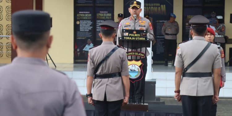 Kapolres Toraja Utara Pimpin Upacara Sertijab Kasat Lantas