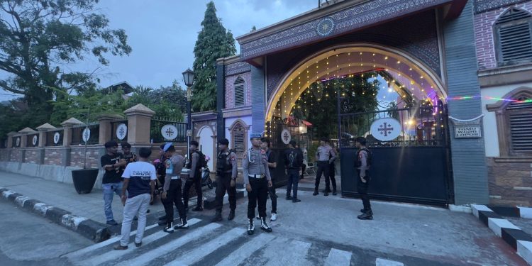 Kapolres Tana Toraja Kerahkan Personel Untuk Amankan Ibadah Paskah