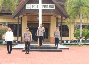Kapolres Pinrang Pimpin Apel Pagi Dirangkaikan Halal Bihalal, Perkuat Soliditas