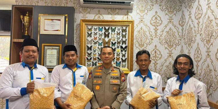 Kapolres Maros Terima Audiensi IKA PMII, Serahkan Bantuan Benih Jagung Dukung Program Ketahanan Pangan
