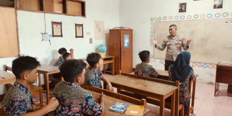 Sat Binmas Polres Parepare Tanamkan Adab dan Perilaku Positif ke Pelajar