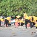 Peduli Lingkungan, Polres Bulukumba Bersihkan Pantai Merpati