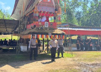 Polres Tana Toraja Gelar Upacara Persemayaman Secara Kedinasan Kapten Purn A.R Pangloli