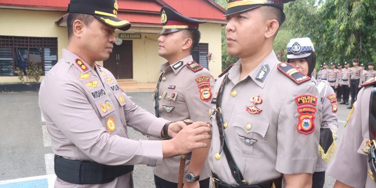 Kapolres Wajo Pimpin Upacara Sertijab Kasat Lantas dan Sejumlah Kapolsek