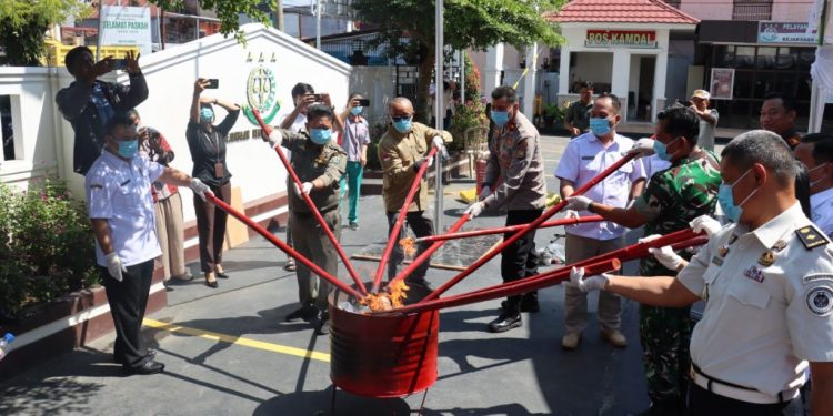 Waka Polres Tana Toraja Hadiri Pemusnahan BB Yang Telah Berkekuatan Hukum Tetap