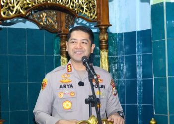 Safari di Masjid Haqqul Yaqien, Kapolrestabes Makassar Ajak Masyarakat Awasi Anak