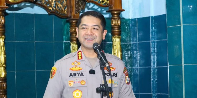 Safari di Masjid Haqqul Yaqien, Kapolrestabes Makassar Ajak Masyarakat Awasi Anak