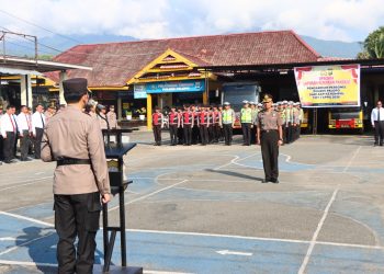 Kapolres Palopo Pimpin Upacara Kenaikan Pangkat Personel