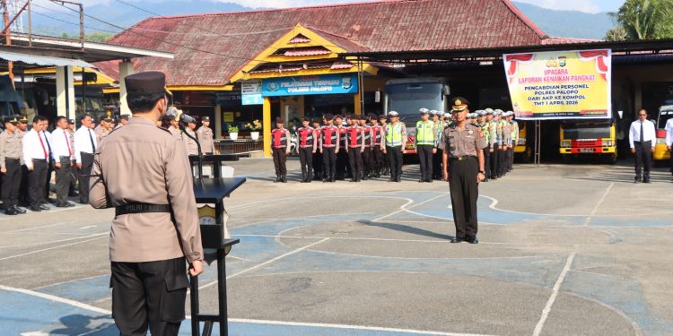 Kapolres Palopo Pimpin Upacara Kenaikan Pangkat Personel