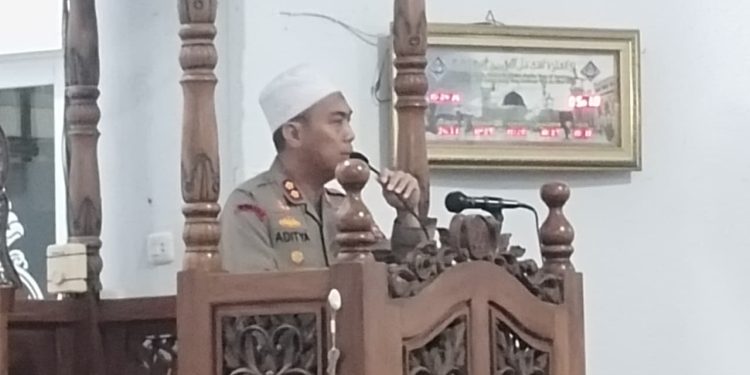 Gelar Safari Subuh, Kapolres Soppeng Ajak Masyarakat Tingkatkan Ibadah dan Keselamatan