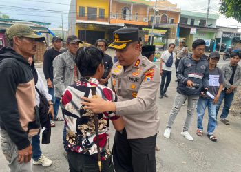 Aksi Humanis Kapolres Bulukumba yang Turun Langsung Temui Pengunjuk Rasa